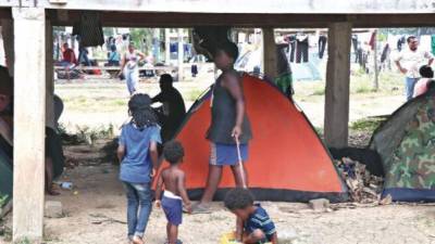 Autoridades temen que haya un descontrol en la migración infantil que suele atravesar la selva fronteriza entre ambos países.