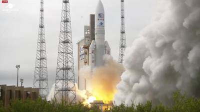 El cohete Ariane 5, que transporta la misión europea Juice a Júpiter y a sus tres grandes lunas oceánicas, despegó este viernes desde el puerto espacial en Kurú, en Guayana Francesa, a las 12:14 GMT.