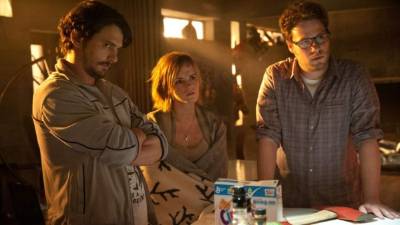 James Franco, Emma Watson y Seth Rogen en una escena de la comedia 'This Is The End'.
