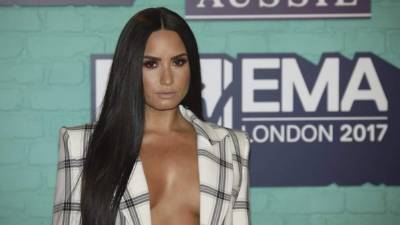 A la cantante Demi Lovato le encanta mostrar sus atributos.