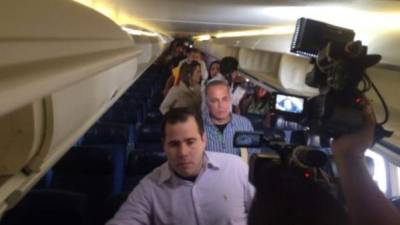Rosales llegó en un avión comercial a Venezuela donde fue arrestado en pleno aeropuerto.