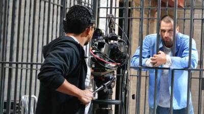 Rafael Amaya mientras graba una de las escenas de “El señor de los cielos” en la tercera temporada.