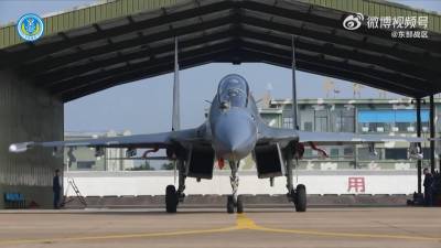 Los aviones de guerra chinos participan en las maniobras militares cerca de Taiwán.