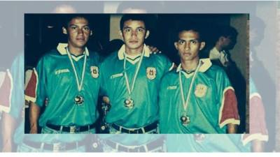 Walter López (i.) junto a sus excompañeros en Marathón, Dennis Ferrera y Mario Berríos.