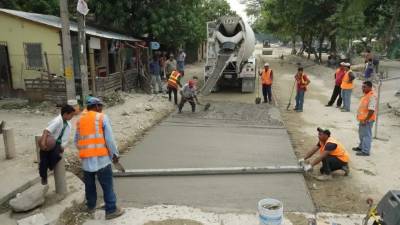 La pavimentación comenzó esta semana.