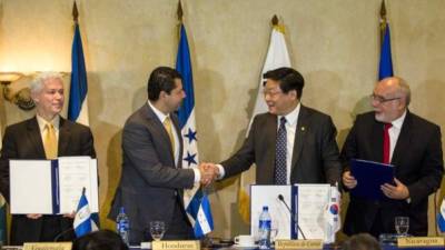 Honduras y Corea del Sur cerrando negociación de TLC. Foto: Efe