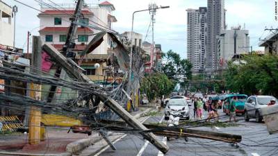 El tifón Rai azotó Filipinas el jueves con vientos de 195 km por hora.