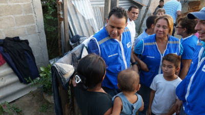 El candidato a la alcaldía Armando Calidonio recorrió la colonia Villa Ernestina.