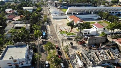 El cine lo están demoliendo y solo queda el Casino en ruinas.
