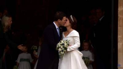 El enlace real se realizó en la capilla San Jorge, el mismo lugar en donde el 19 de mayo pasado se casaron el príncipe Harry y Meghan Markle.