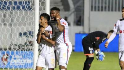 Olimpia se queda con el clásico y baja de las nubes al Marathón