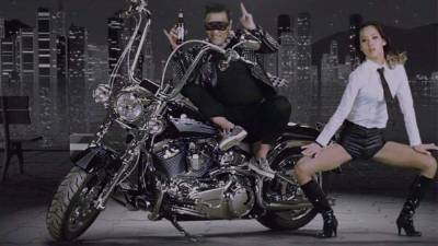 El cantante surcoreano Psy y el rapero estadounidense Snoop Dogg durante el video 'Hangover'.