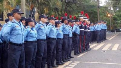 Los agentes policiales estarán desplegados a nivel nacional para garantizar la seguridad durante las fiestas patrias.