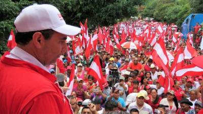 Luis Zelaya estuvo acompañado por sus seguidores.