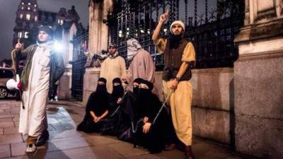 Las mujeres son ofrecidas a los combatientes mutilados que no pueden conseguir esposa por sus heridas.