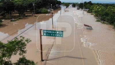 El municipio de El Progreso es uno de los más afectados por las tormentas Eta y Iota, las autoridades reportan pérdidas millonarias por daños de carreteras, puentes, plantaciones y comunidades, la alcaldía ayer con maquinaria pesada habilitó algunos pasos.Fotos: Yoseph Amaya