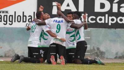 Los jugadores del Juticalpa le agradecieron a Dios por la victoria. Foto David Romero.