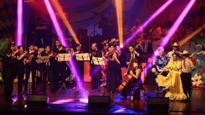 La orquesta de cámara de San Pedro Sula participó el fin de semana pasado en el nocturnal de gala.