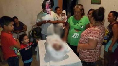 El ataúd de la pequeña en donde descansaron sus restos mortales.