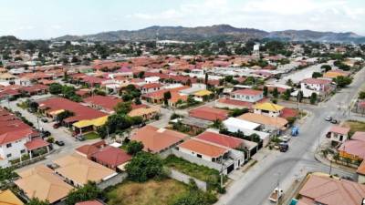 Viviendas en el sector sureste de la ciudad. Una zona que ha crecido en los últimos años. Foto/drone: Fanklin Muñoz