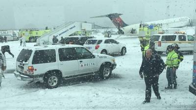 Los pasajeros del avión compartieron fotos del incidente en sus redes sociales.