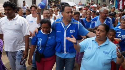 El candidato a alcalde recorrió muchos barrios y colonias.