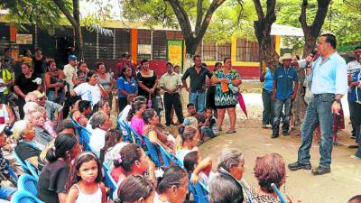 El candidato Armando Calidonio visitó varios sectores este sábado.