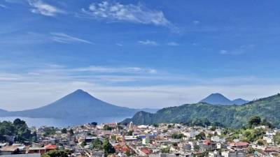 Desde el restaurante El Gran Mirador se puede admirar el Lago de Atitlán.