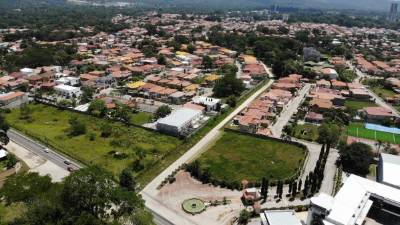 Desarrollo. En el sector noroeste hay grandes urbanizaciones y torres de apartamentos. Foto/Drone: Melvin Cubas.