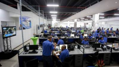 Las modernas oficinas funcionarán en el centro comercial Galerías del Valle. Las autoridades gubernamentales y locales recorrieron las nuevas instalaciones. FotoS: YOSEPH AMAYA