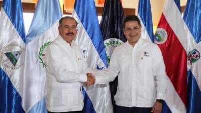 Los mandatarios Danilo Medina y Juan Orlando Hernández.