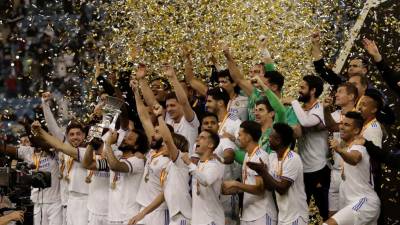 Marcelo se encargó de levantar la Copa que obtuvo Real Madrid tras vencer 2-0 al Athletic Club en la final de la Supercopa de España.