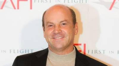 Durante estos últimos años, el piloto ganó especial relevancia por haber sido el encargado de entrenar a los actores de <i><b>Top Gun: Maverick</b></i><b> </b>para soportar las exigencias físicas de volar en aviones de combate.