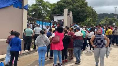 Simpatizantes de Libre se han enfrentado entre sí en la toma de la Dirección Departamental de Educación en Colón, con sede en Trujillo.