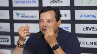 Jeaustin Campos en conferencia de prensa tras el Real España vs Génesis.