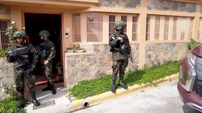 <b>Agentes de la Atic realizaron diligencias en la casa de la familia del novio en la colonia Centenario.</b>