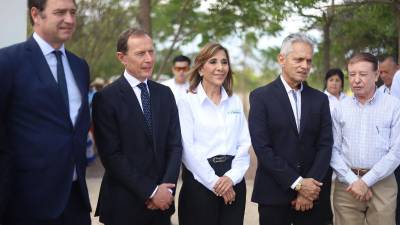 Reinaldo Rueda, entrenador de Honduras, tambien estuvo acompañando a Emilio Butragueño en la inauguración de la cuarta escuela sociodeportiva en el país.