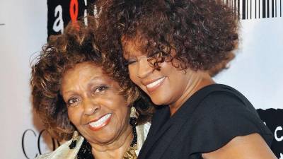 Ciccy en una imagen de archivo junto a Whitney Houston, quien murió en el 2012.