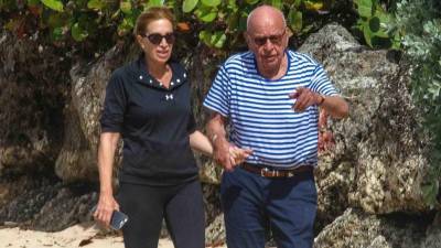 Murdoch y Zhukova mantienen una relación desde el pasado verano y tienen previsto contraer matrimonio en una finca con viñedos que el magnate posee en California.