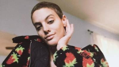 Dance You Outta My Head fue escrita e interpretada por Cat Janice.