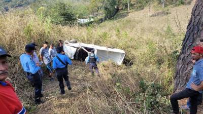 Al menos seis personas murieron y otras diez resultaron lesionadas en un accidente de tráfico registrado este miércoles en el sector de San Nicolás, departamento de Santa Bárbara, región occidental de Honduras.
