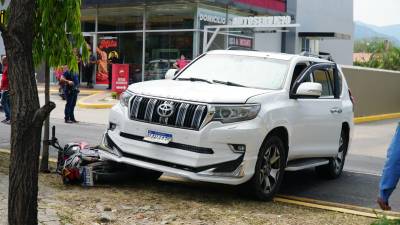 Elkin Pineda fue atacado por sicarios cuando se conducía en su camioneta Toyota Prado, color blanco.