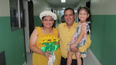 Zulema Hernández Zaldivar y Andrés Noriega Pérez se juraron amor eterno en un altar improvisado en la sala de maternidad, en presencia de enfermeras, amigos cercanos y su pequeña hija Valentina