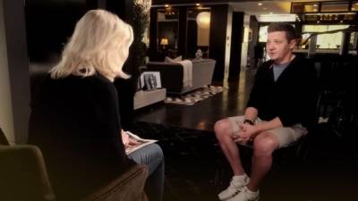 Jeremy Renner concede entrevista a Diane Sawyer.