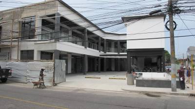 En el último año se han inaugurado unas once plazas comerciales en La Ceiba, mientras otras están en construcción, generando fuentes de empleo y desarrollo a la ciudad.