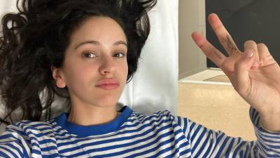 Tras el exitoso lanzamiento de su nuevo álbum el año pasado, Rosalía arrancó su gira mundial LUX Tour hace unos días en Francia, obteniendo también un gran recibimiento. De hecho, la cantante española fue captada en París muy feliz con su rumorada pareja Loli Bahia tras su triunfo en el escenario en Lyon.