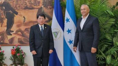 El embajador hondureño entregó sus copias de estilo ante el canciller <b>Denis Moncada Colindres.</b>