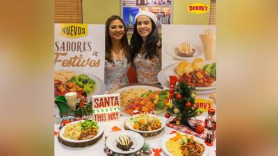 Las ejecutivas Isabella López y Susana Gamero en el lanzamiento de los nuevos sabores de Denny’s.