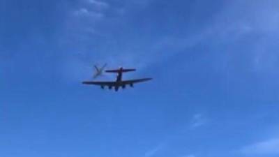 Chocan dos aviones de la Segunda Guerra Mundial en espectáculo aéreo en Texas