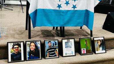 La comunidad Fuerza Catracha Houston rindió un homenaje a los hondureños fallecidos.